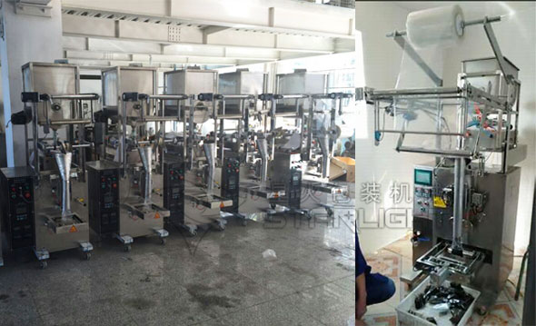 袋裝辣椒油包裝機包裝現場